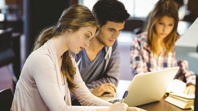 Entre paréntesis - El modelo universitario, insostenible para Montserrat Gomendio - 23/02/15