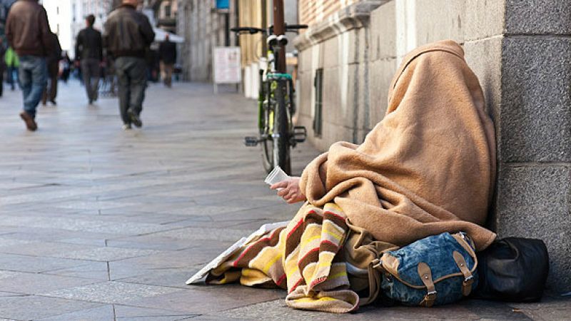 Entre paréntesis - Siete de cada diez mujeres atendidas por Cruz Roja, en situación de extrema pobreza - Escuchar ahora