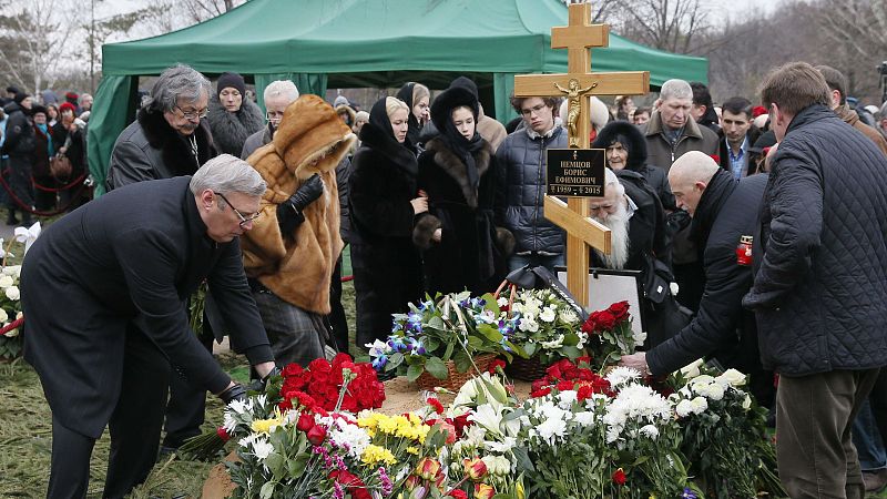  Diario de las 2 - Identificados varios sospechosos del asesinato de Nemtsov - Escuchar ahora 