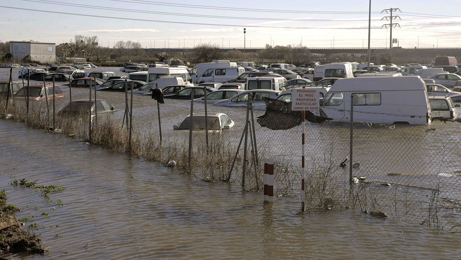  Diario de las 2 - Aragón cuantifica en 25 millones de euros las pérdidas por el Ebro - Escuchar ahora 