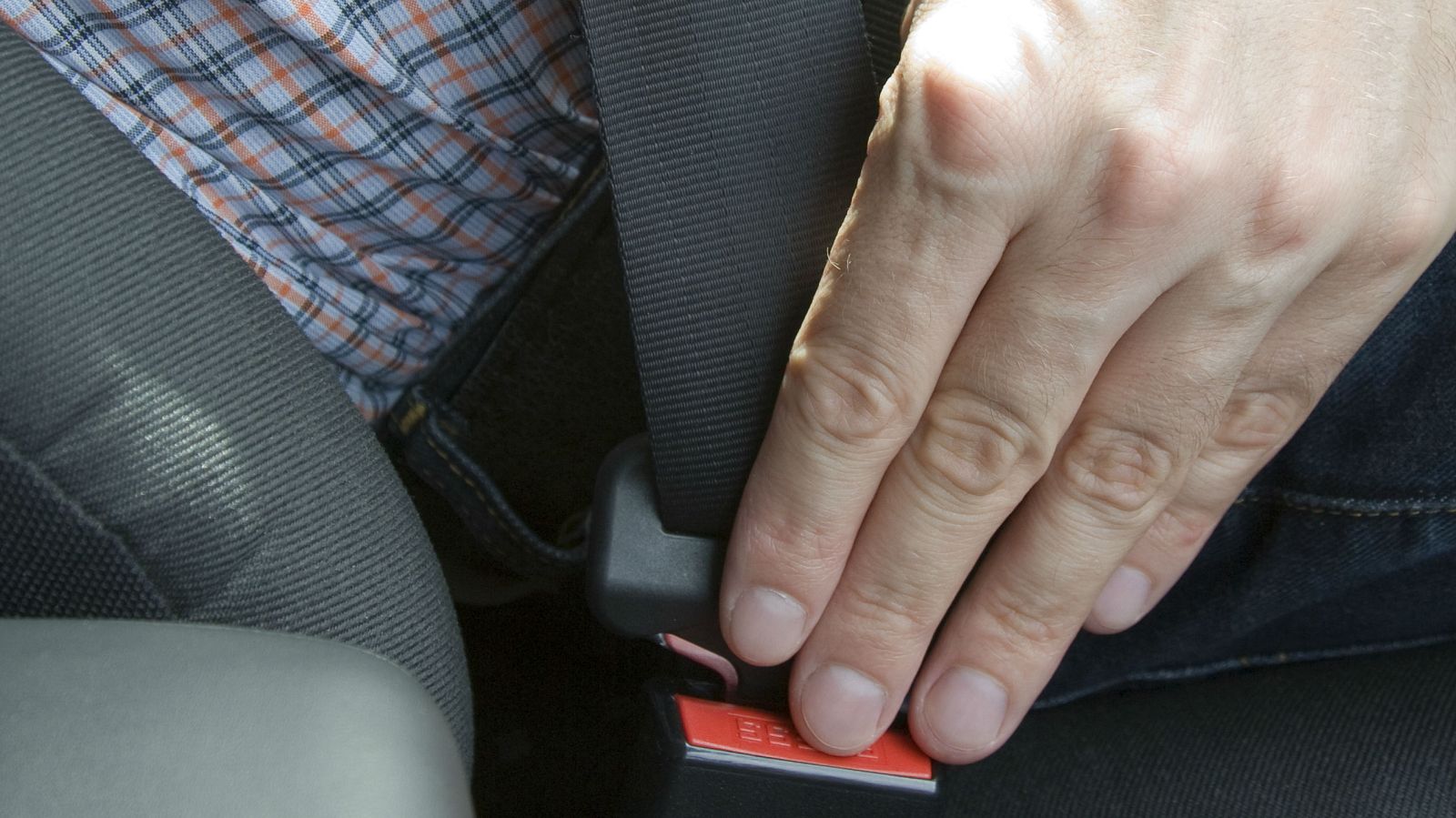  Radio 5 Actualidad - Campaña de la DGT para el uso del cinturón - 09/03/15 - Escuchar ahora