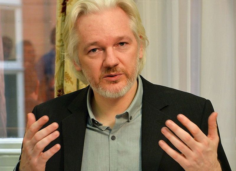  Boletines RNE -  Assange será interrogado en Londres por la Fiscalía de Suecia - 13/03/15 - Escuchar ahora 
