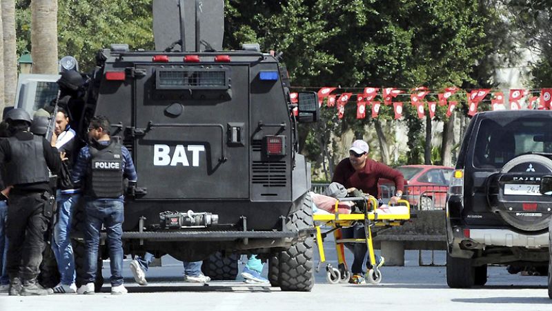 Las mañanas de RNE - Un superviviente español del atentado en Túnez: "No he podido dormir" - Escuchar ahora