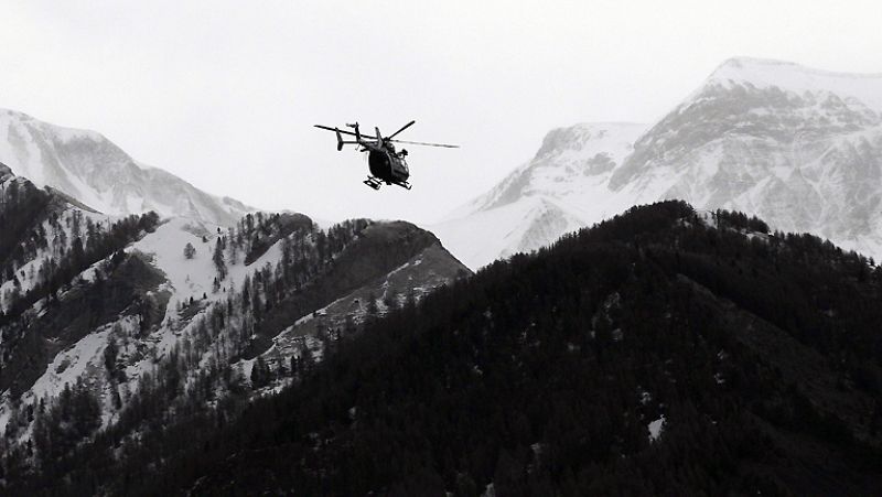 Las mañanas de RNE - Espadaler confirma que este miércoles se hará pública la relación de pasajeros del avión estrellado en Francia - Escuchar ahora