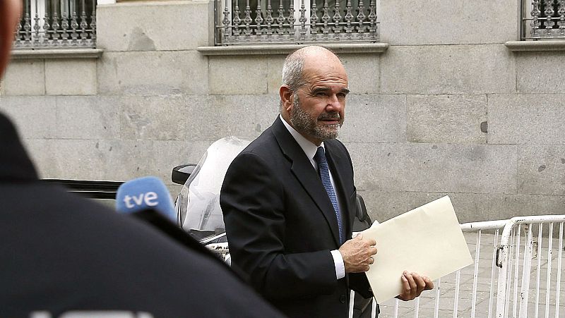  Boletines RNE - Chaves declara ante el Supremo - 14/04/15 - Escuchar ahora 