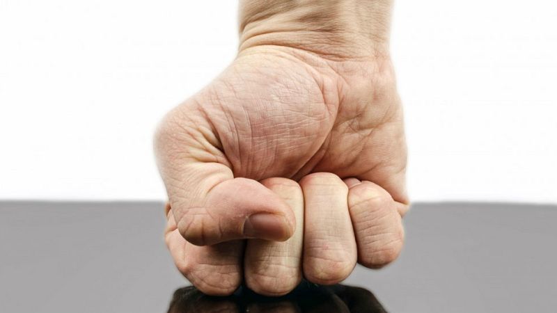 Entre paréntesis - Aumentan casi un 10% los delitos de odio en España - Escuchar ahora