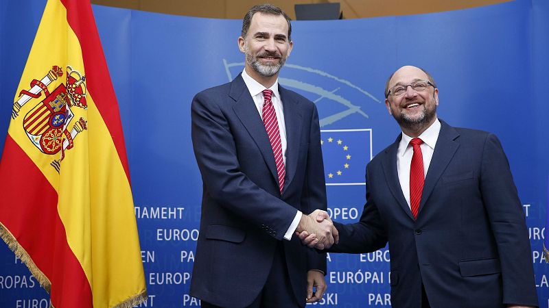  Boletines RNE - El rey, en Bruselas  - 15/04/15 - Escuchar ahora 