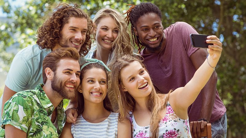 Entre paréntesis - El 'selfie' de los jóvenes - Escuchar ahora