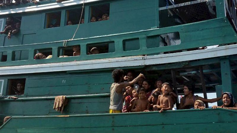 Entre paréntesis -  Grave crisis humanitaria en el suroeste asiático - Escuchar ahora