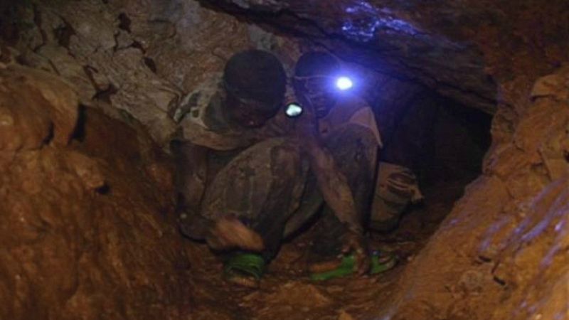 Entre paréntesis - La Comisión Europea avanza en el control del comercio de los "minerales de sangre" - Escuchar ahora