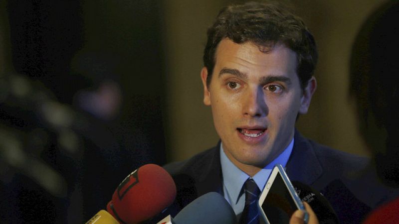 Boletines RNE - Albert Rivera dice que el PSOE ha asumido el 80% de sus propuestas en Andalucía - Escuchar ahora