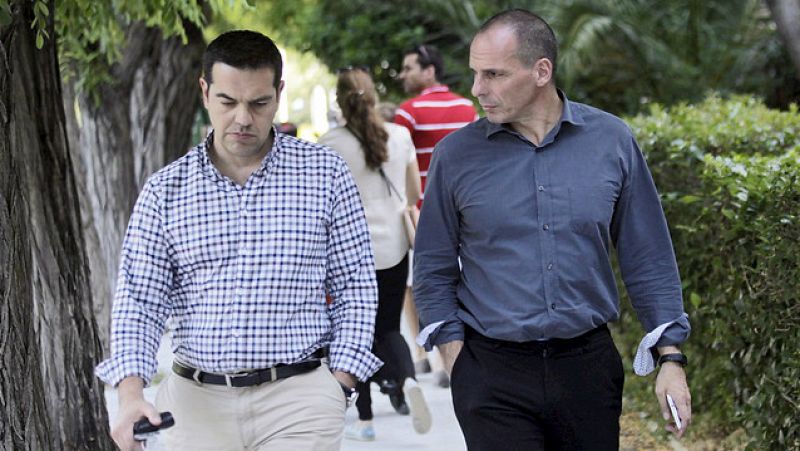 Boletines RNE - Varufakis pide que el rescate a Grecia comience de cero - Escuchar ahora