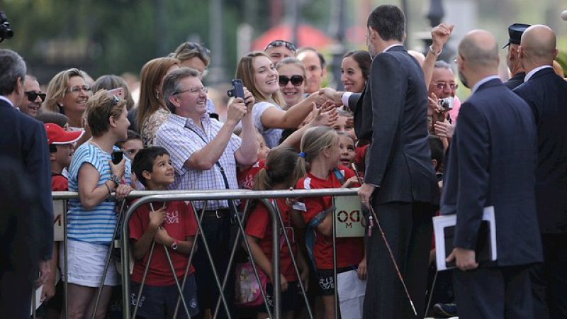 Radio 5 Actualidad - Los ciudadanos opinan del primer año de Felipe VI - Escuchar ahora