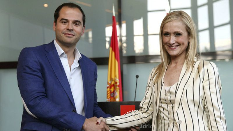 Boletines RNE - PP y Ciudadanos presentan el pacto para que Cifuentes sea presidenta - Escuchar ahora