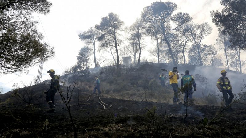 El incendio de Òdena, en Barcelona, afecta ya a 1000 hectáreas y sigue activo