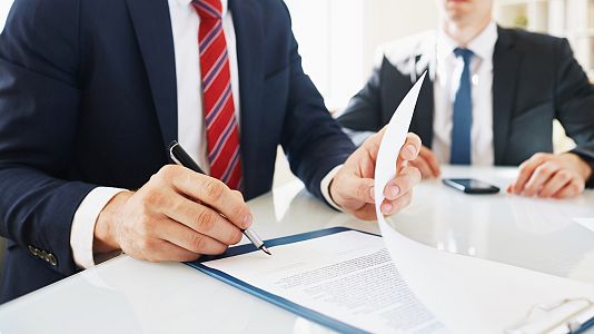 Diccionario económico - Diccionario económico - Cláusula suelo - 31/07/15 - Diccionario económico | Escuchar