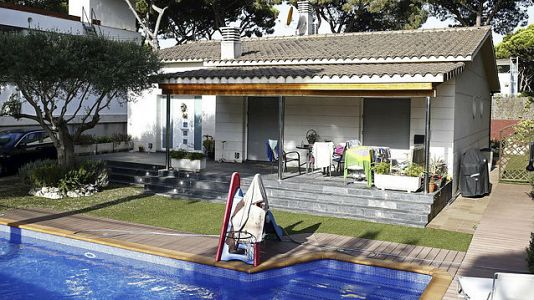 Noticias RNE - Boletines RNE - Continúa la investigación sobre la muerte de una familia en Castelldefels. 06/08/15 - Escuchar ahora