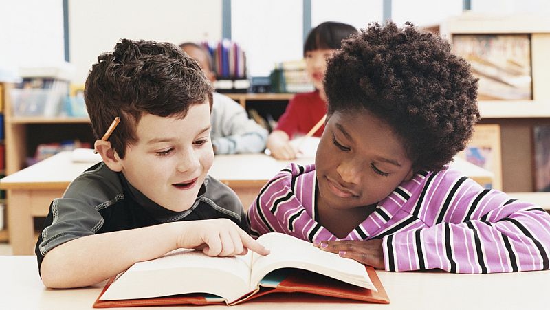 España vuelta y vuelta - Quiénes están detrás de los libros de texto - Escuchar ahora