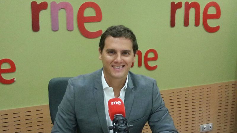 24 horas - Albert Rivera (C's): "Artur Mas, tapándose con la estelada, mete debajo toda la basura de la corrupción" - 03/09/15 - Escuchar ahora