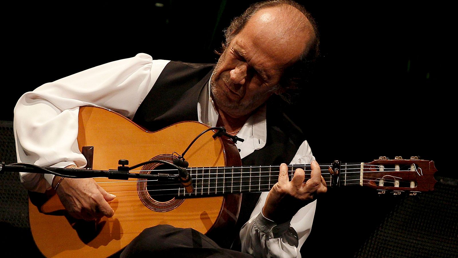  Documen"Paco de Lucía, la emoción de la guitarra flamenca", este sábado en 'Documentos RNE' tos RNE - 