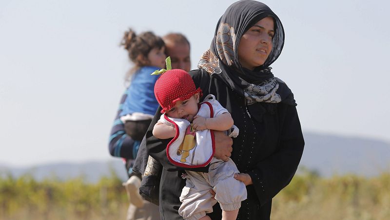 Entre paréntesis - Las ONG exigen al Gobierno y a la UE medidas urgentes para solucionar la crisis migratoria - Escuchar ahora