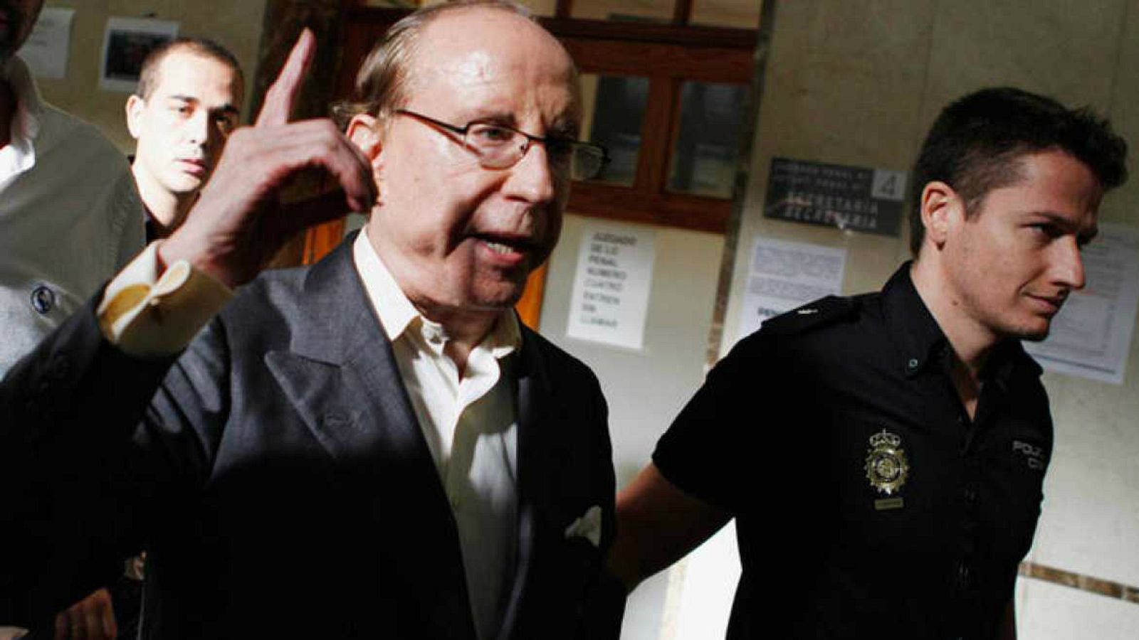 Boletines RNE - Fallece el empresario Ruiz Mateos - Escuchar ahora