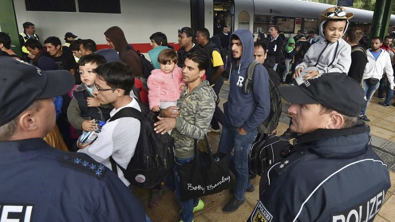 Diario de las 2 - Hollande pone en marcha vuelos de reconocimiento sobre Siria y pide una cumbre mundial sobre la crisis migratoria - Escuchar ahora