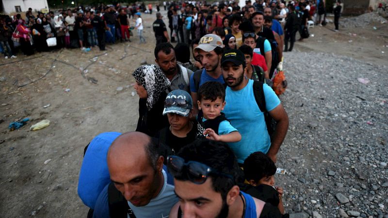 Boletines RNE - Juncker detalla el plan para reubicar a 160.000 refugiados - Escuchar ahora