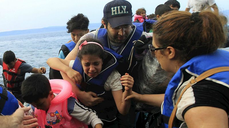Las mañanas de RNE - Unos 2.000 refugiados llegan cada día a la isla griega de Lesbos - Escuchar ahora