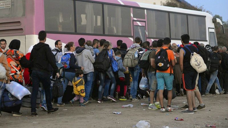 Boletines RNE -  Se multiplican los llamamientos para ayudar a los refugiados - Escuchar ahora