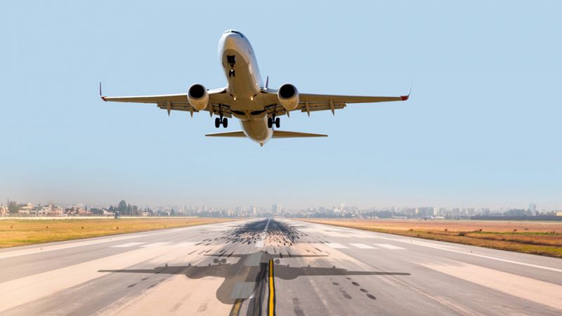 Boletines RNE - El avión gana terreno al tren en el mes de julio - Escuchar ahora