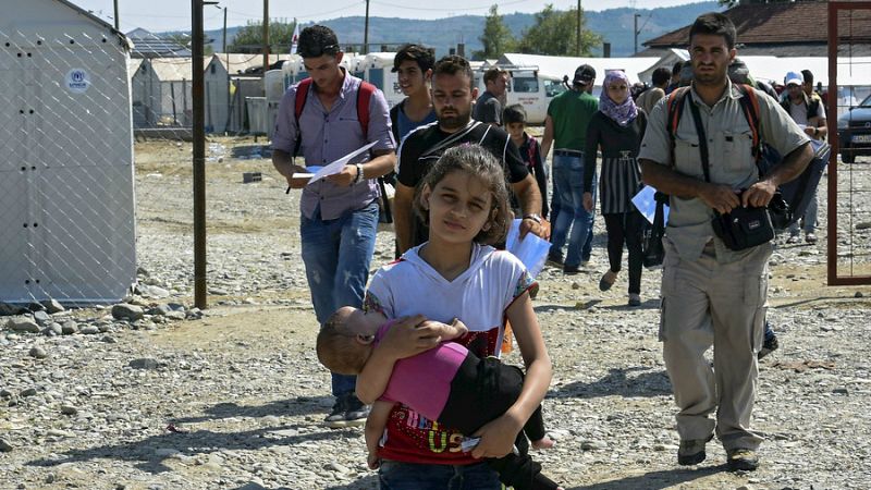 Boleties RNE - El alto comisionado de la ONU para los Refugiados cuestiona el papel de Europa en la crisis de los refugiados - Escuchar ahora
