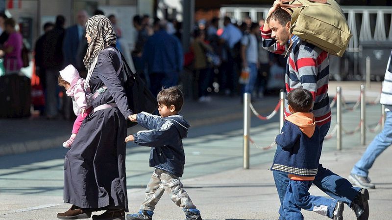 Boletines RNE - El presidente del PE presenta una propuesta urgente para el reparto de 120.000 refugiados - Escuchar ahora