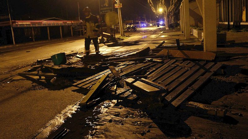 Boletines RNE - Riesgo de tsunami en Chile, tras un seísmo de 8,4 grados en la escala Ritcher - Escuchar ahora