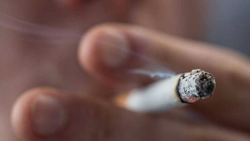 Boletines RNE - El tabaco provocará que haya más mujeres que mueran de cáncer de pulmón que de cáncer de mama - Escuchar ahora