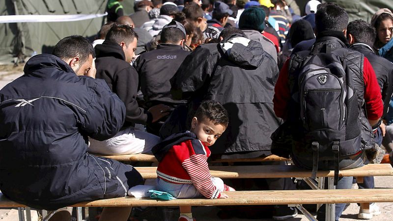 Boletines RNE - Continúa la llegada de refugiados a Croacia desde Serbia - Escuchar ahora