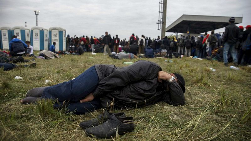 Las mañanas de RNE - La UE logra un acuerdo para reubicar a 120.000 refugiados - Escuchar ahora