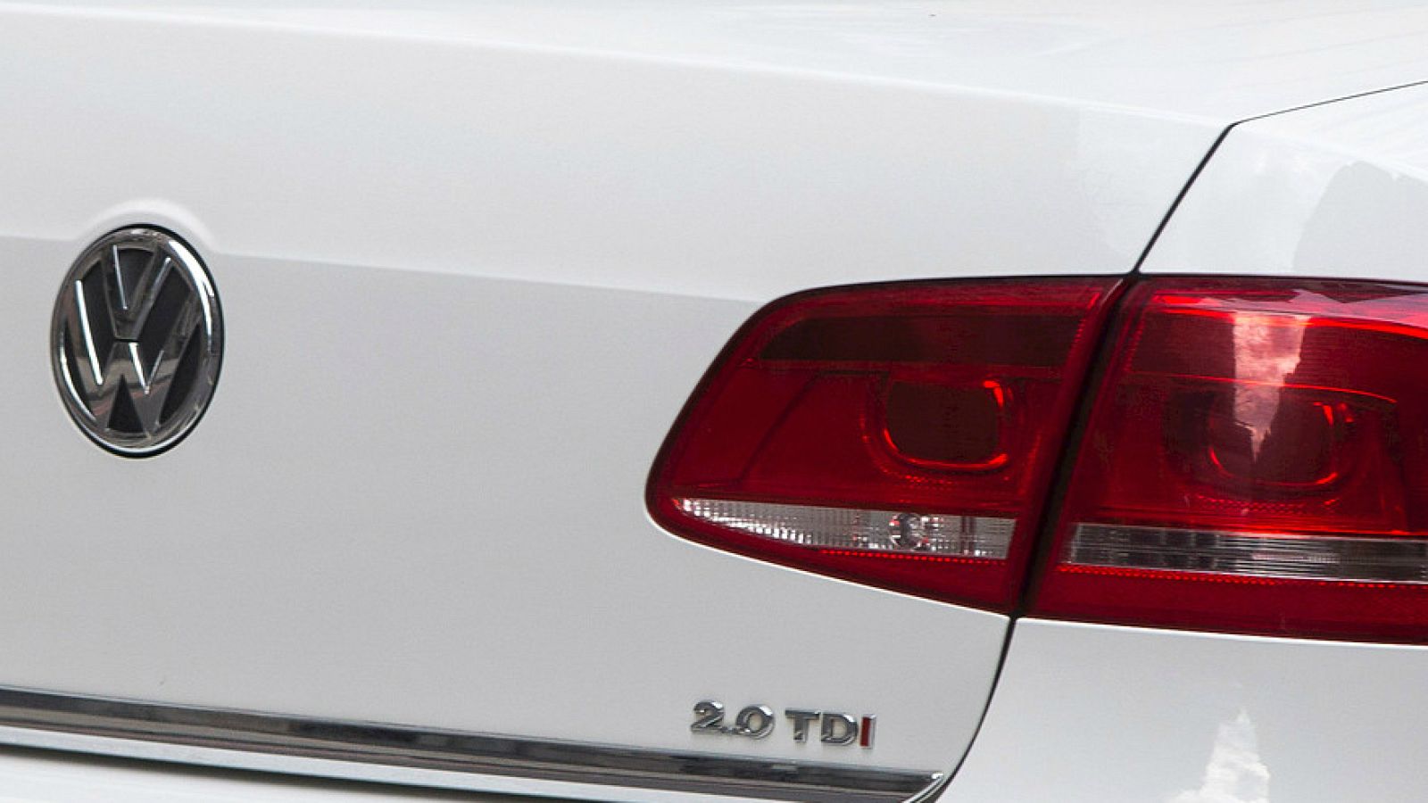 Boletines RNE - Seat reconoce que ha montado motores trucados en sus modelos - Escuchar ahora