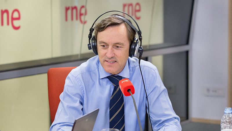 Las mañanas de RNE - Hernando acusa a Mas de "envolverse en banderas" para tapar "conductas ilegales" - Escuchar ahora