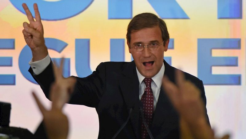 Boletines RNE - Passos Coelho gana las elecciones en Portugal, pero sin mayoría absoluta - Escuchar ahora