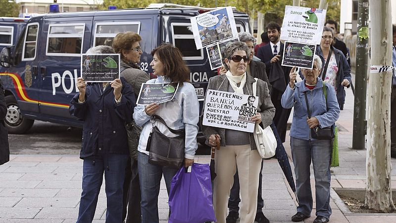 Radio 5 Actualidad - El juez interroga a los testigos del 'caso Rato' - Escuchar ahora