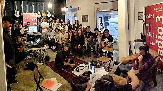 Hoy empieza todo 1 (2012-2025) - Hoy empieza todo con Ángel Carmona - Desde Malasaña con Villamanuela - 08/10/15 - Escuchar ahora