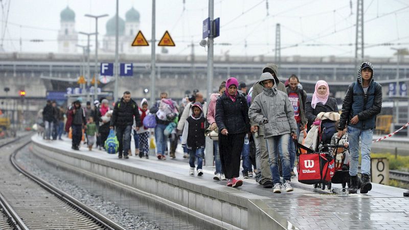 Boletines RNE - La crisis de refugiados, protagonista de la jornada en la UE - Escuchar ahora