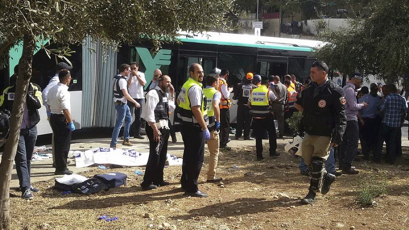 Boletines RNE - Las autoridades israelíes decretan el cierre de todas las carreteras de Jerusalén - Escuchar ahora