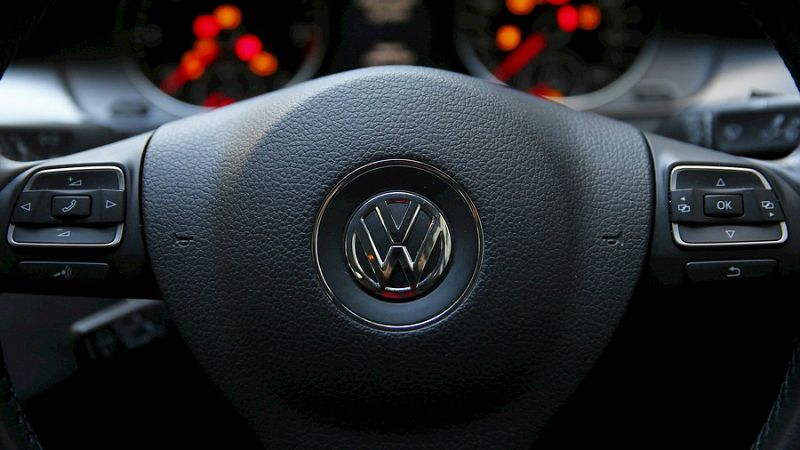 Boletines RNE - Volkswagen anuncia reducción de inversiones y cambio de estrategia - Escuchar ahora