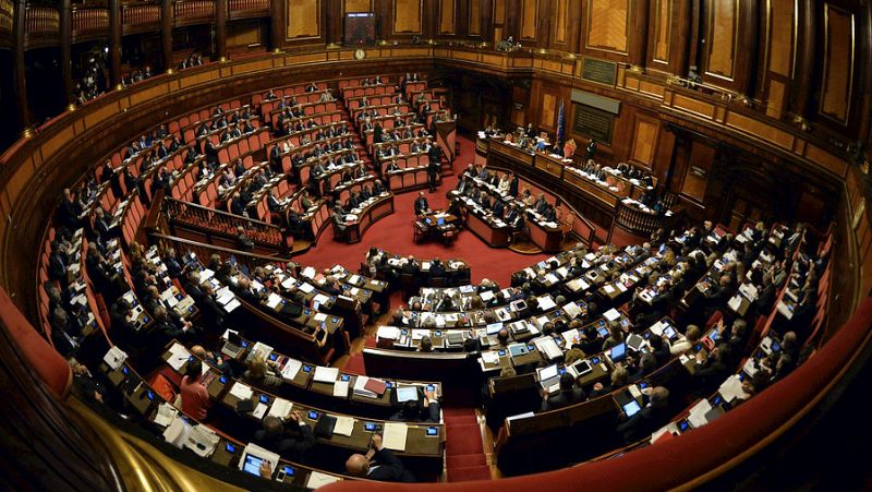 Radio 5 Actualidad - El Senado italiano avala su propia reforma y reduce su poder - Escuchar ahora