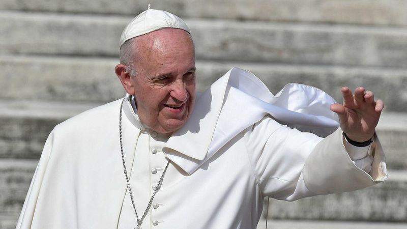 Boletines RNE - El papa pide perdón por los escándalos que se han producido en Roma y en el Vaticano - Escuchar ahora