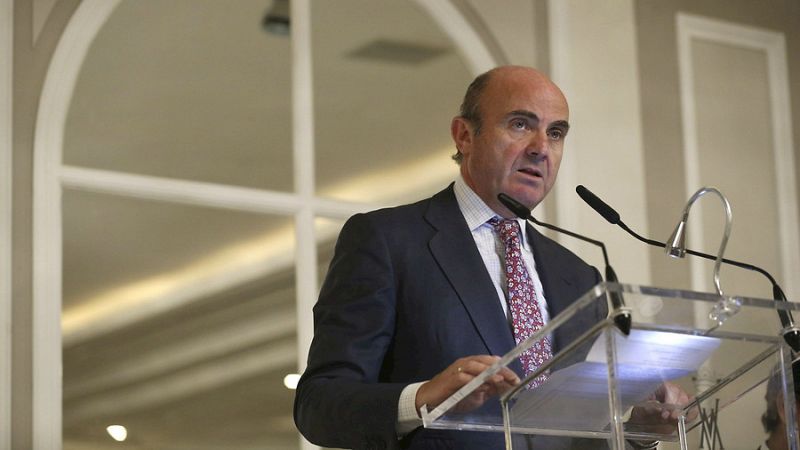 Boletines RNE -  Luis de Guindos anuncia una rebaja de la emisión de deuda de 7.000 millones de euros - Escuchar ahora