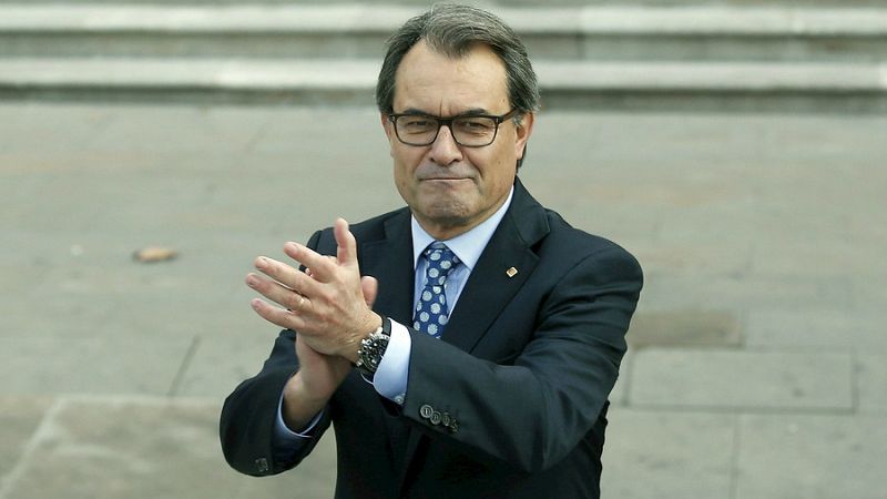 Boletines RNE - Artur Mas declara algo más de una hora ante el Tribunal Superior de Justicia de Cataluña - Escuchar ahora