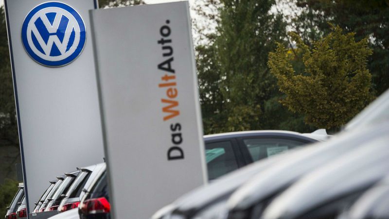 Radio 5 Actualidad - El Gobierno alemán obliga a Volkswagen a revisar obligatoriamente todos los vehículos trucados - Escuchar ahora